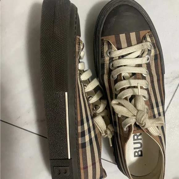 Burberry Plaid Sneakers - Black and Brown size 39 - Picture 3 of 12